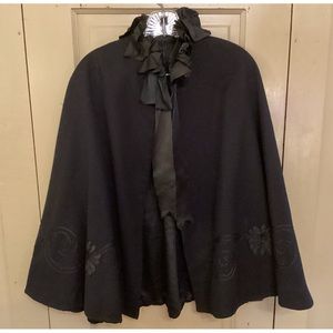 Vintage wool cape with satin appliqué and ruffle collar